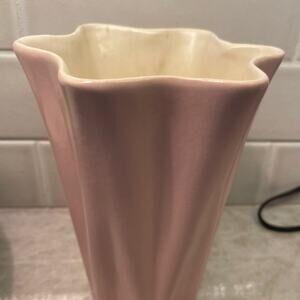 Redwing USA vintage pottery vase pale pink flower shaped 7-1/2”